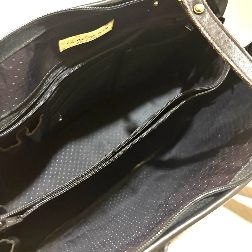 Elegant Black Leather Handbag - Picture 8 of 9